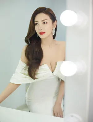 张雨绮深V抹胸裙裙性感写真图片_5