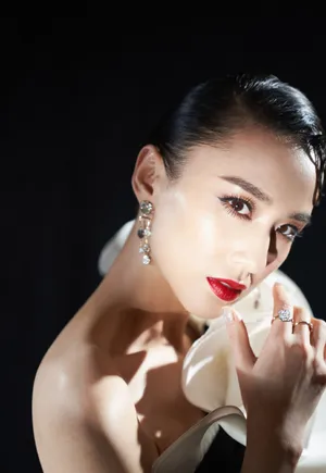 黄圣依时尚先生盛典妩媚性感写真