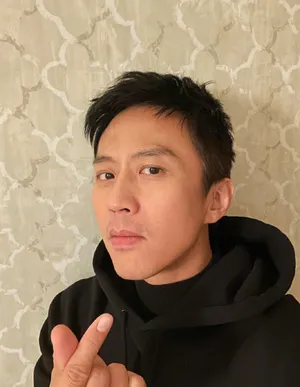 邓超黑色卫衣搞怪帅气自拍图片_5