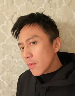 邓超黑色卫衣搞怪帅气自拍图片_8
