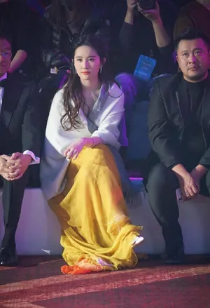 美女明星刘亦菲活动现场图片