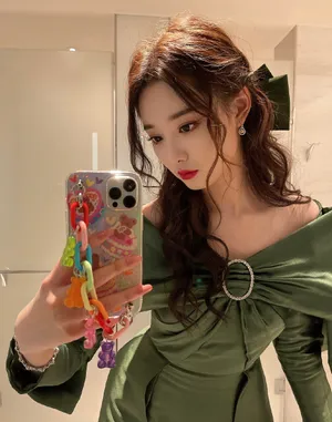 徐艺洋甜美俏皮自拍图片_4