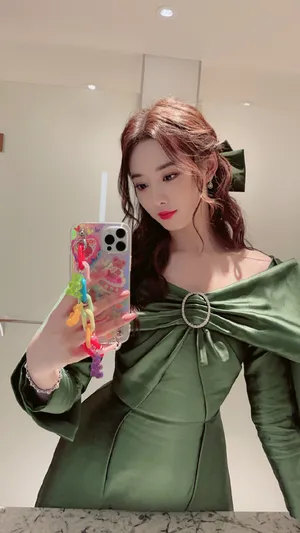 徐艺洋甜美俏皮自拍图片_7