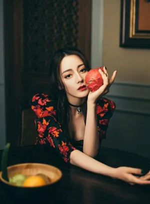 性感美女明星迪丽热巴火辣写真