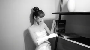 性感美女明星虞书欣婚纱妩媚写真_8