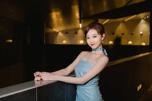 李子璇丸子头性感俏皮图片_2
