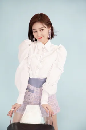 李子璇短发请秀甜美写真图片