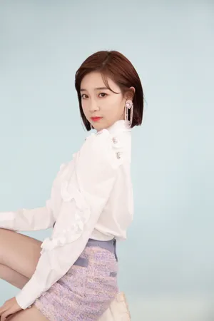 李子璇短发请秀甜美写真图片
