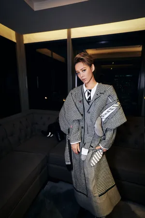 宁静黑丝长腿魅力性感活动照图片写真_7