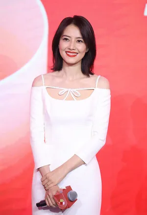 高圆圆修身白裙清新优雅写真图片_7
