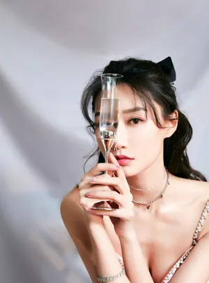 李斯羽性感深V礼裙写真图片_5