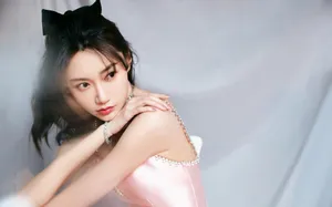 李斯羽性感深V礼裙写真图片_6