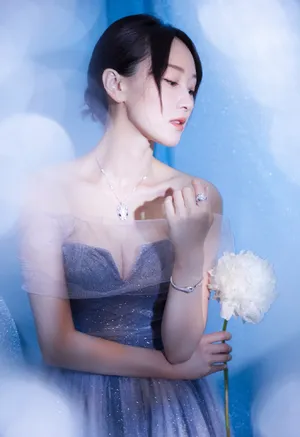 练练性感抹胸纱裙写真图片