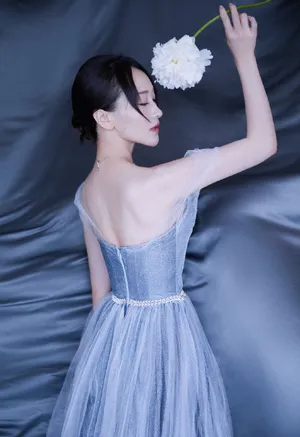 练练性感抹胸纱裙写真图片_3