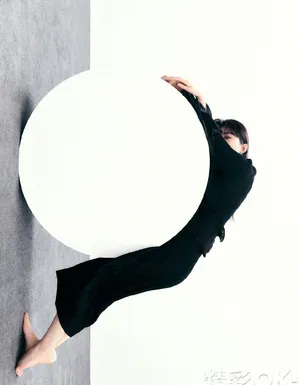 赵樱子简约风内页大片写真图片_4