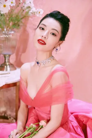 性感美女钟楚曦妩媚优雅写真