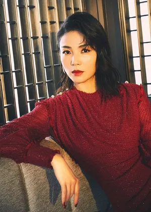 性感美女刘涛复古红裙优雅写真_7