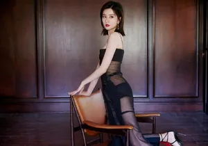乔欣蕾丝透视性感写真
