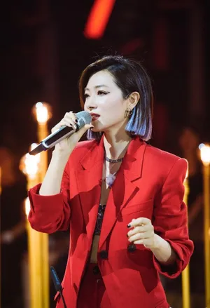 性感美女明星万茜妩媚撩人写真_1