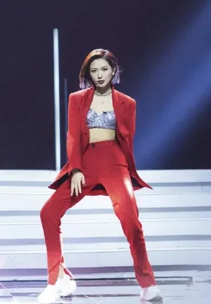 性感美女明星万茜妩媚撩人写真_2