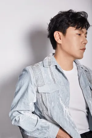 型男秦昊随性洒脱帅气写真