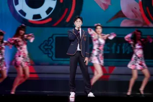 秦昊学院制服诱惑帅气写真图片_5