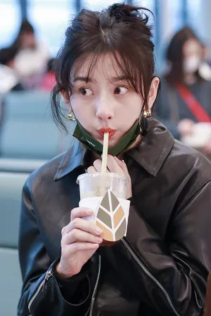 宋祖儿娇俏机场私服照图片_2