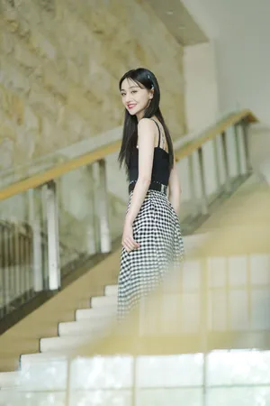 性感美女明星郑爽妩媚高清桌面壁纸_4