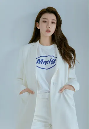 性感美女周麟嘉时尚写真图片