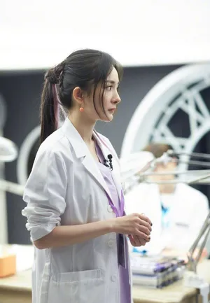 美女明星杨幂运动装气质优雅写真_2