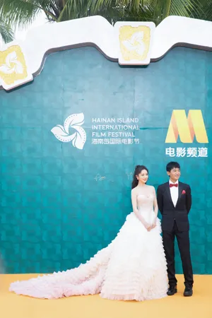 佟丽娅低胸礼服妩媚性感写真_1