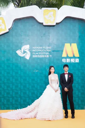 佟丽娅低胸礼服妩媚性感写真_5