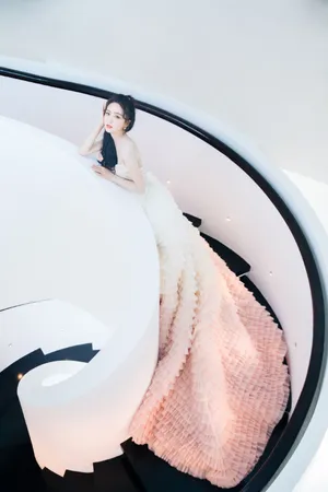 佟丽娅低胸礼服妩媚性感写真_6