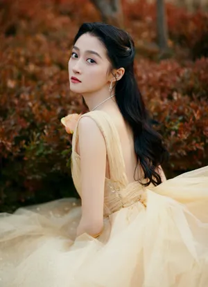 气质女神关晓彤最新性感活动照图片