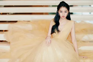 气质女神关晓彤最新性感活动照图片_2