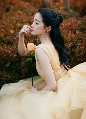 气质女神关晓彤最新性感活动照图片_3