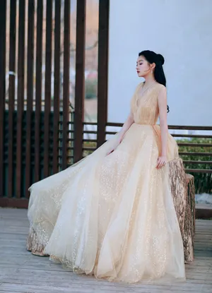 气质女神关晓彤最新性感活动照图片_4