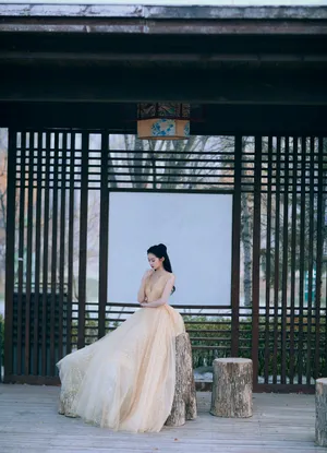 气质女神关晓彤最新性感活动照图片_5