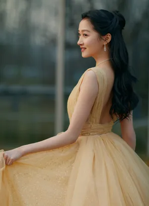气质女神关晓彤最新性感活动照图片_8
