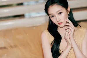 气质女神关晓彤最新性感活动照图片_9