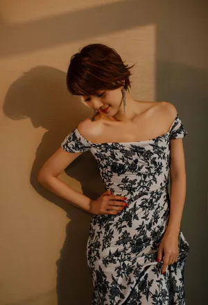 马伊琍青花瓷露肩长裙妩媚性感写真_2