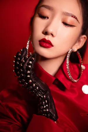 孟美岐烈焰骑士造型酷美写真图片_4