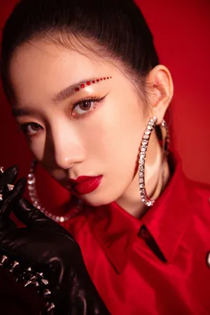 孟美岐烈焰骑士造型酷美写真图片_7