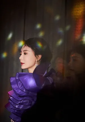 陈数紫色斜肩长裙魅力性感写真图片_1