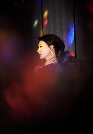 陈数紫色斜肩长裙魅力性感写真图片_2