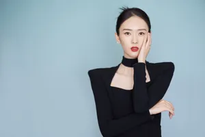 童瑶黑色西装露肩装火辣性感写真_6