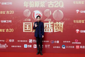 张若昀质感西装儒雅帅气西装写真_3