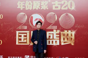 张若昀质感西装儒雅帅气西装写真_4
