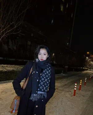 关晓彤雪肤红唇温柔甜美美照图片_2