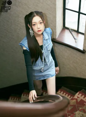 希林娜依·高双马尾性感甜酷写真图片